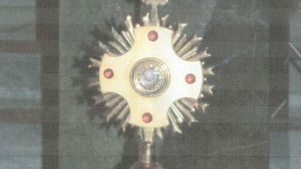 Relikwiarz z relikwiami bł. ks. Jerzego Popiełuszki