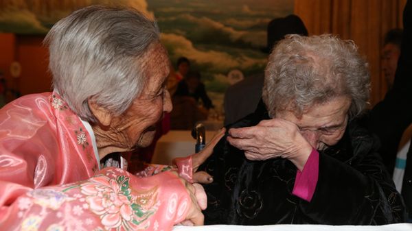 Li Jong Sil z Korei Południowej i jej siostra Li Dzong Sil z Korei Północnej