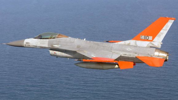 Pierwszy bezzałogowy lot QF-16