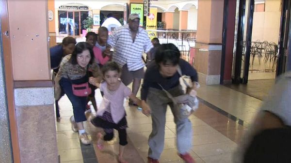 Ewakuacja z zaatakowanego centrum handlowego, 21 września