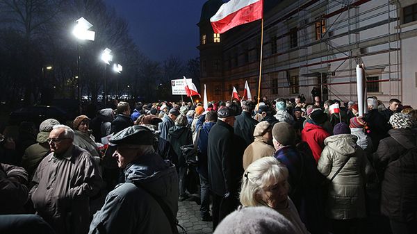 Jedna z manifestacji przed Centrum Sztuki Współczesnej w Warszawie