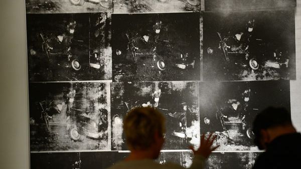 Obraz Andy''ego Warhola przedstawiający scenę z wypadku samochodowego