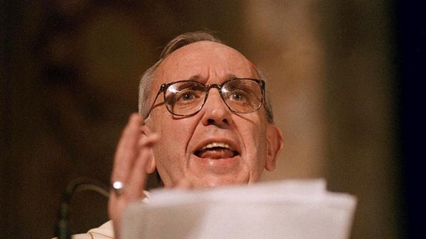 Ks. Jorge Bergoglio w 2002 roku