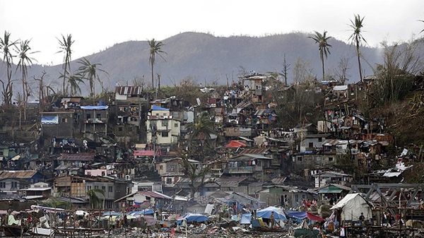Zniszczenia w Tacloban