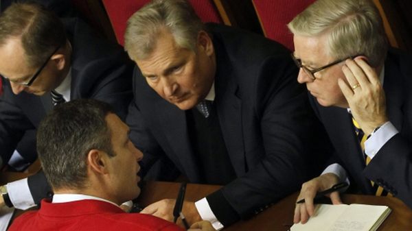 Witalij Kliczko, Aleksander Kwaśniewski i Pat Cox