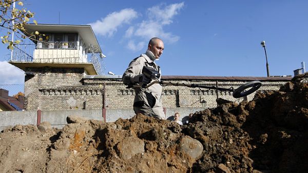 Śledczy IPN i archeologowie poszukują szczątków ofiar zbrodni komunistycznych w Areszcie Śledczym w Białymstoku