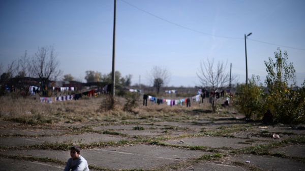 Syryjski chłopiec w pobliżu schroniska dla uchodźców w Bułgarii - do tego kraju napływa fala uchodźców z Syrii, ale również narastają antyimigranckie nastroje