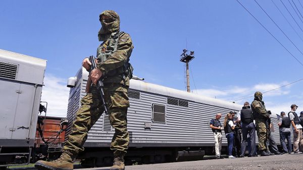 Pilnowany przez separatystów pociąg-chłodnia ze zwłokami ofiar katastrofy