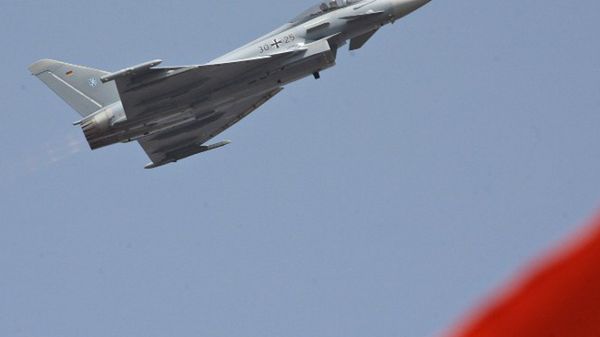Myśliwiec Eurofighter Typhoon należący do niemieckich sił powietrznych; zdjęcie archiwalne