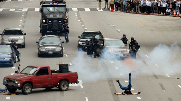 Ćwiczenia jednostki SWAT policji w Los Angeles