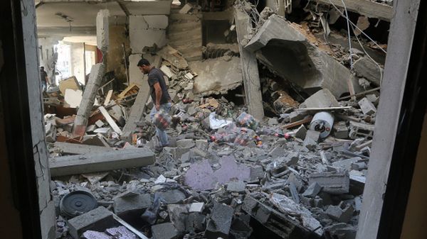 Jeden z domów zniszczonych podczas bombardowań w Gazie