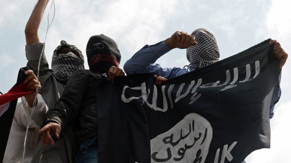 Czarna flaga używana przez Państwo Islamskie i ich zwolenników