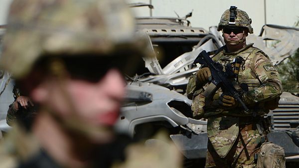 Amerykańscy żołnierze na miejscu ataku