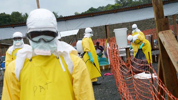 Personel szpitala Elwa w Monrovii - stolicy Liberii