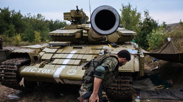 Ukraiński czołg w okolicach Doniecka