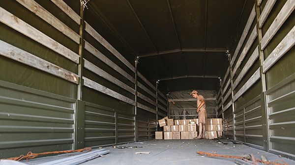 Ciężarówka wchodząca w skład konwoju