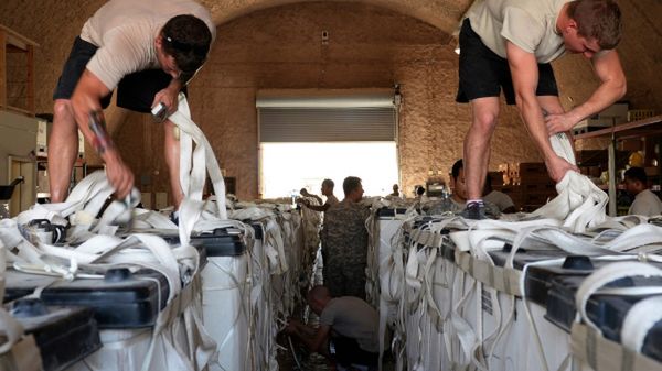 Amerykańskie samoloty zrzuciły m.in. 52 tys. racji żywnościowych