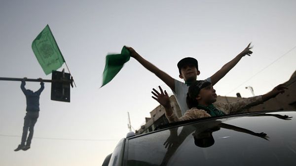 Dzieci w Palestynie świętujące zakończenie wojny z Izraelem