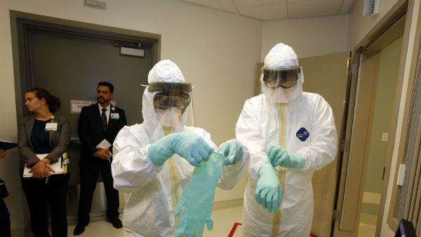 W skład stroju ochronnego wchodzić będzie odtąd dodatkowo kombinezon oraz kaptur jednorazowego użytku