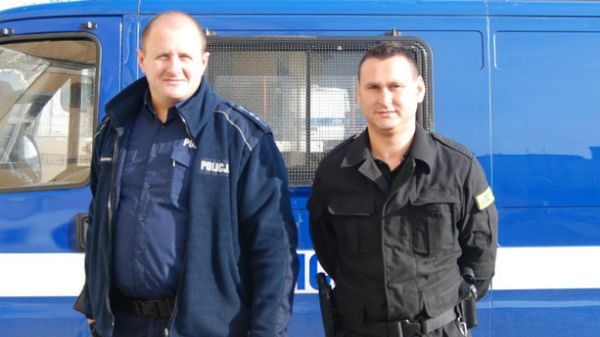 Patrol policji, który uratował niedoszłą samobójczynię