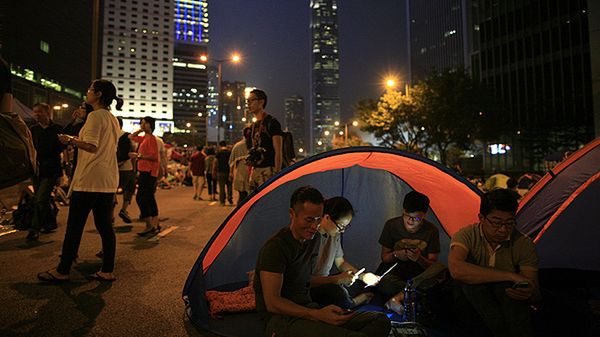 Protestujący na jednej z ulic Hongkongu