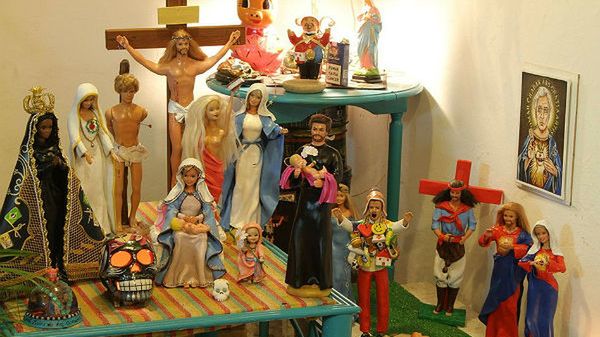 Lalki przerobione na wizerunki świętych