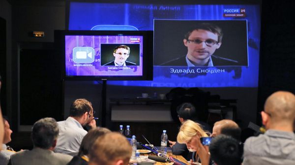 Pojawienie się Snowdena na konferencji Putina zostało skrytykowane