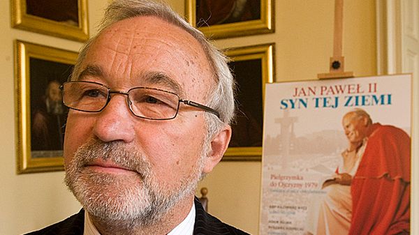 Fotograf Adam Bujak podczas prezentacji albumu: "Jan Paweł II. Syn tej Ziemi - Pielgrzymka do Ojczyzny 1979"