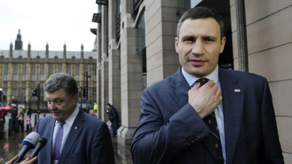 Petro Poroszenko (z lewej) i Witalij Kliczko