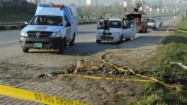 Miejsce eksplozji na trasie konwoju byłego prezydenta