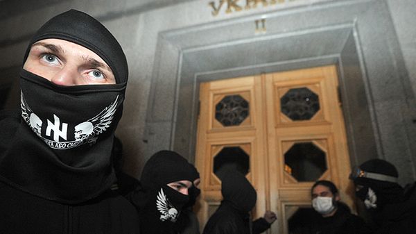 Członkowie Prawy Sektora blokują wejście do ukraińskiej Rady Najwyższej