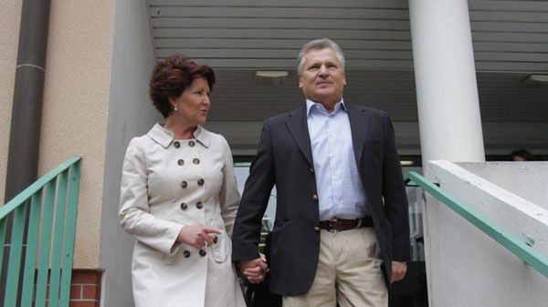 Były prezydent Aleksander Kwaśniewski z żoną Jolantą