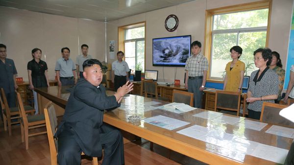 Kim Dzong Un instruuje hydrometeorologów