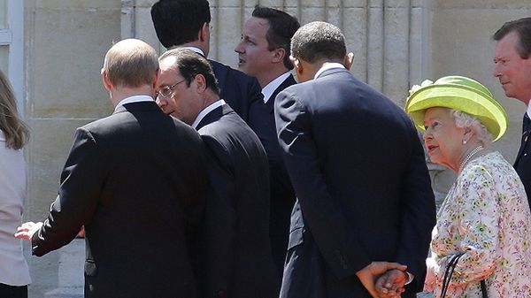 Władimir Putin, Francois Hollande, Barack Obama i królowa Elżbieta II