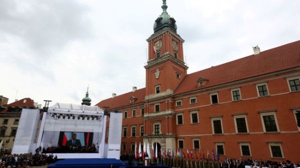 Główne uroczystości z okazji 25-lecia Wolności na placu Zamkowym w Warszawie