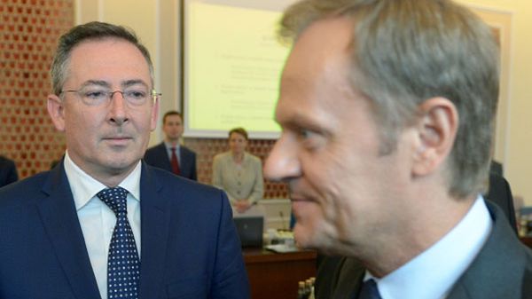 Premier Donald Tusk i minister spraw wewnętrznych Bartłomiej Sienkiewicz