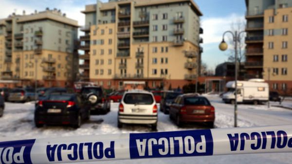 Policjant popełnił samobójstwo w mieszkaniu przy ul. Jagiellońskiej w Warszawie. Wcześniej ranił żonę