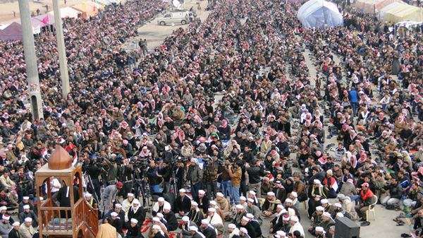 Demonstracja sunnitów po piątkowej modlitwie w Ramadi