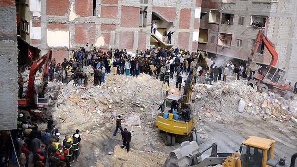 Pod gruzami zginęło co najmniej 17 osób