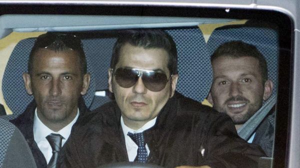 Massimiliano Latorre i Salvatore Girone odwożeni przez kierowcę