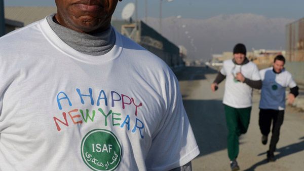 "Szczęśliwego Nowego Roku" - czy życzenia z koszulki żołnierza ISAF mają szansę się spełnić?