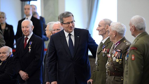Prezydent RP Bronisław Komorowski wręczył odznaczenia państwowe z okazji Narodowego Dnia Pamięci "Żołnierzy Wyklętych"
