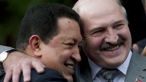 Hugo Chavez i Aleksander Łukaszenka w 2012 roku