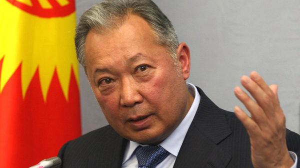 Kurmanbek Kaijew na konferencji prasowej w Mińsku (2010 r.)