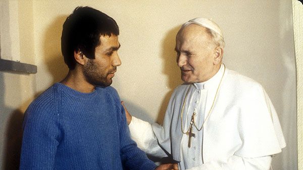 Spotkanie Jana Pawła II z Alim Agcą - zdjęcie archiwalne