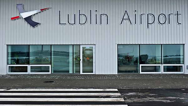 Wejście na terminal Portu Lotniczego Lublin w Świdniku