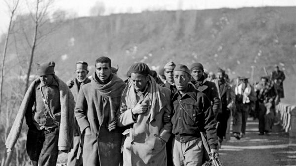 Republikańscy bojownicy, którzy zbiegli z Hiszpanii do Francji w 1939 r.