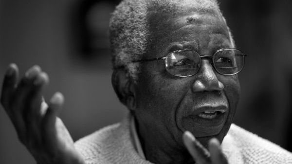 Chinua Achebe w 2008 roku
