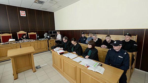 Oskarżeni na sali Sądu Rejonowego w Poznaniu.