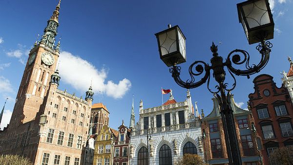 Ratusz Głównego Miasta i Dwór Artusa przy Długim Targu w Gdańsku.